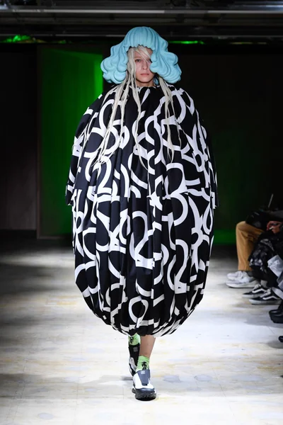 Look 3